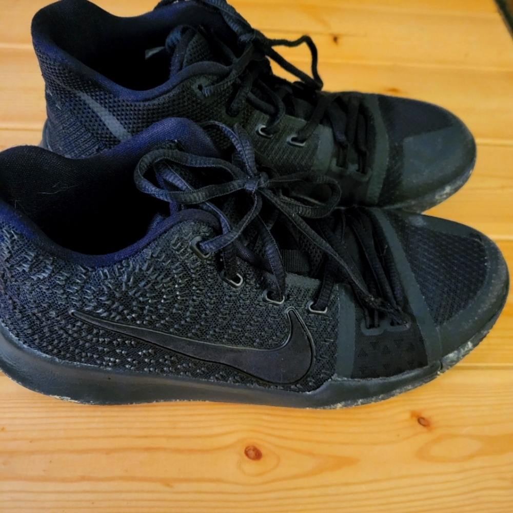 Nike Kyrie black 6.5Y